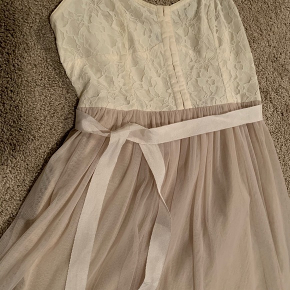 Adorable taupe/cream dress. - Picture 4 of 7